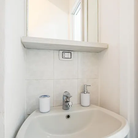 Guesthost - Porta Romana Tiny * Milano